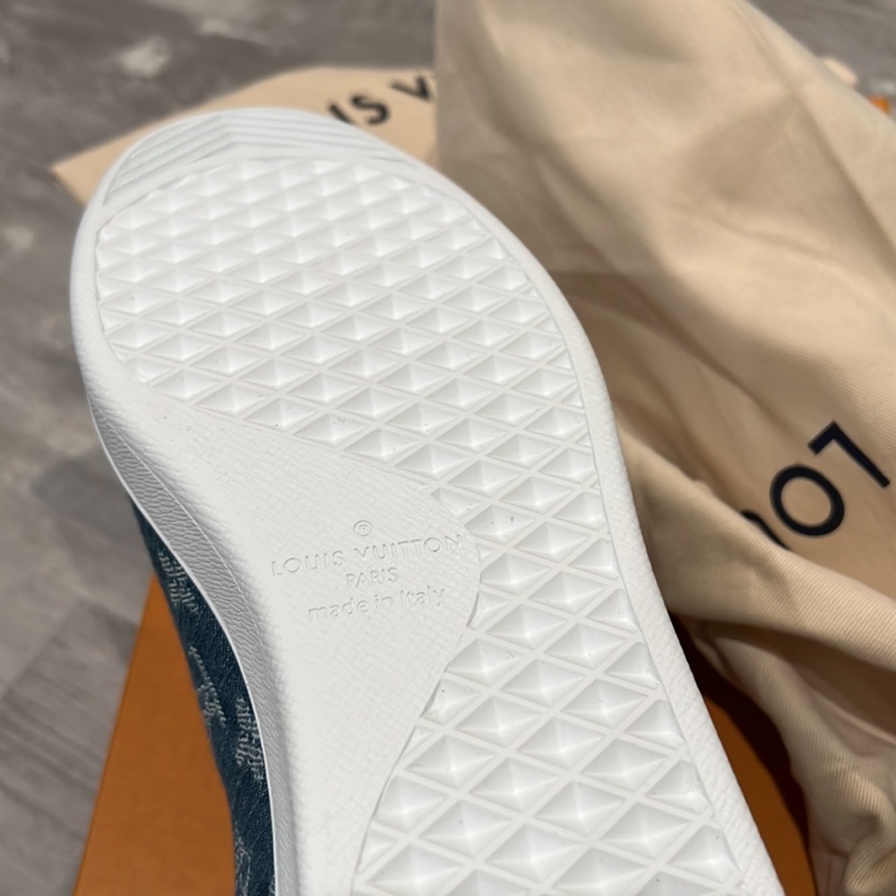 Louis Vuitton Luxembourg Sneakers 9.5 - Picture 6 of 6